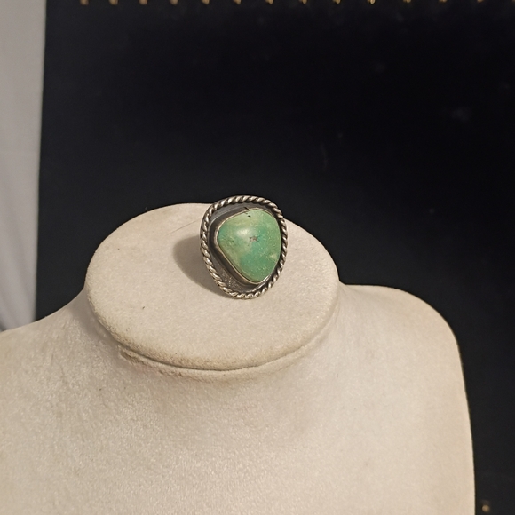 Silver Ring with Green Stone - Picture 4 of 4